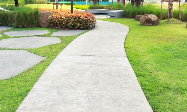 Cost of Path Installation in Daphne
